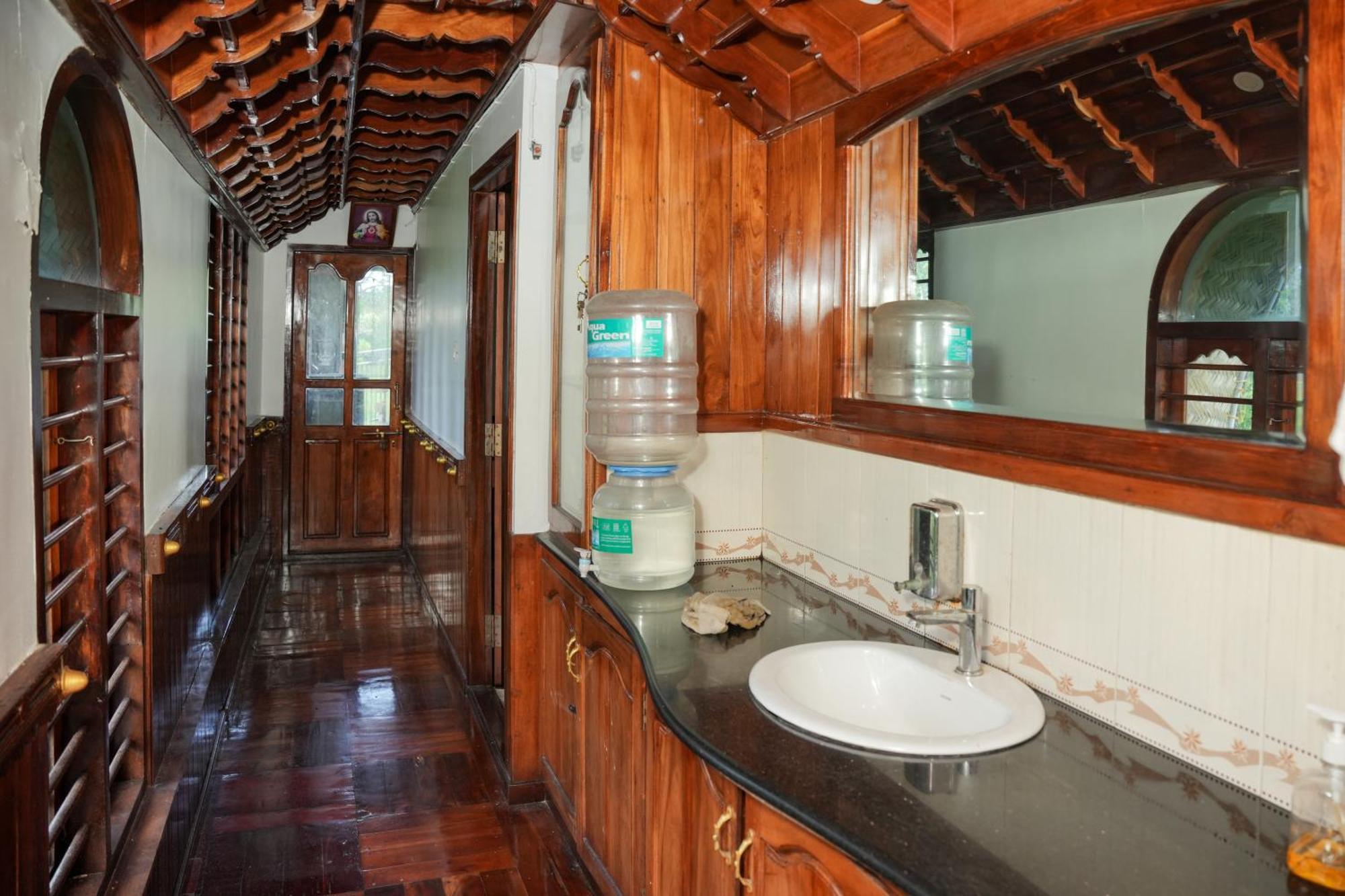 הוילה קומרקום Rajahamsam Houseboat מראה חיצוני תמונה